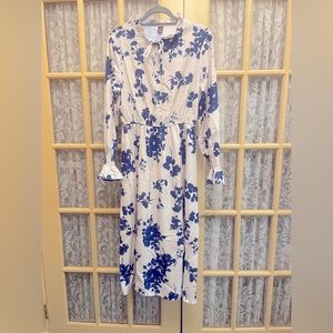 Blue and white casual dress. Sinch waist. Elastic by the Wrists.